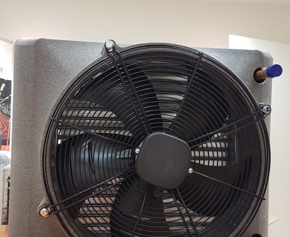 Achterkant van Utiliteit Heater met axiaalventilator